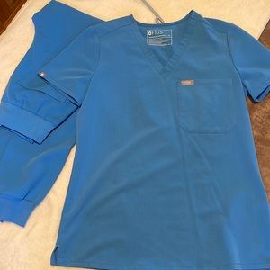 Womens figs scrub set